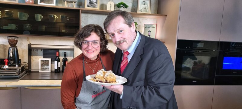 Stefanie Herkner, Werner Gruber. – Bild: ORF/​Kiwi TV
