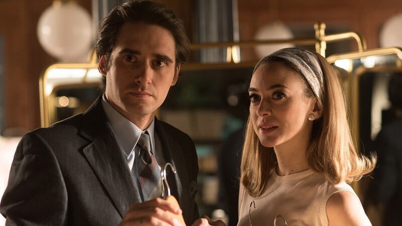 Marta Hazas als Clara Montesinos, r. – Bild: AXN White