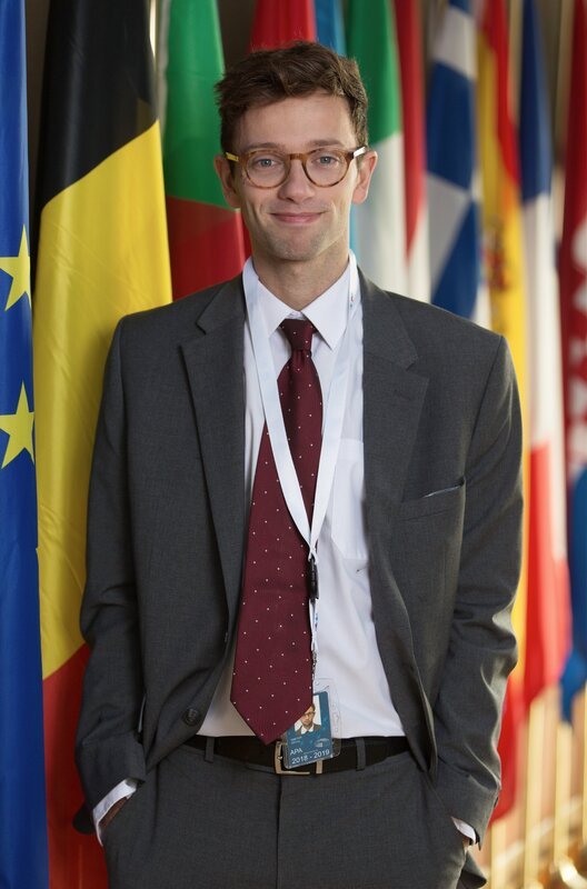 Xavier Lacaille als Samy – Bild: WDR/​Jo Voets