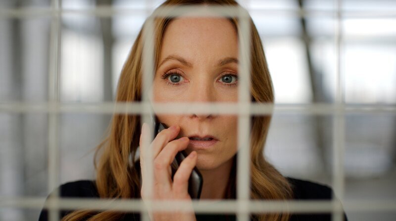 Angela (Joanne Froggatt). – Bild: WDR/​Two Brothers Pictures/​All3Media International