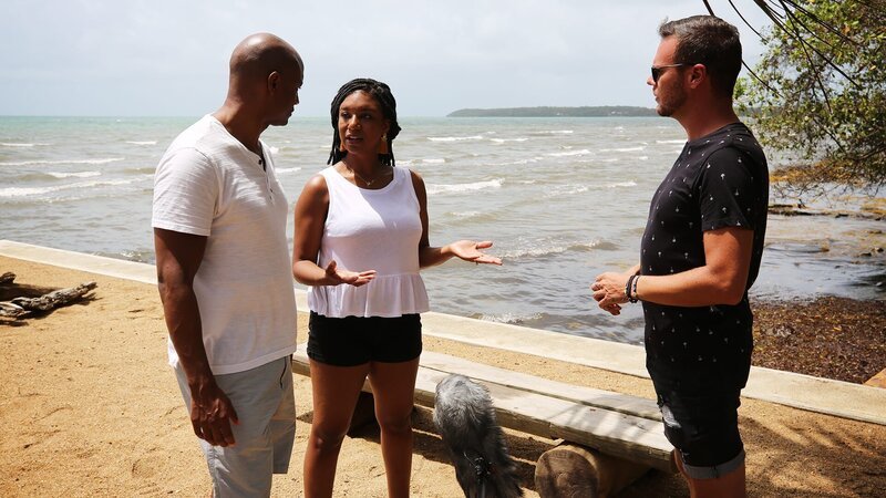 Militär und Marketing: Das viel beschäftigte Paar Jason und Kelly möchte entschleunigen – und ein autarkes Leben in Belize führen. Die beiden sind Abenteurer und wollen ihre Ruhe haben, darum suchen sie ein abgelegenes Haus mit Ausblick. – Bild: HGTV