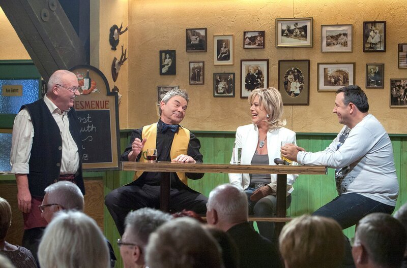 v.li. Karte (Karl-Heinz Hartmann), Albin (Albin Braig), Lisa Fitz und Horst Fyrguth. – Bild: SWR/​Sabine Stumpp