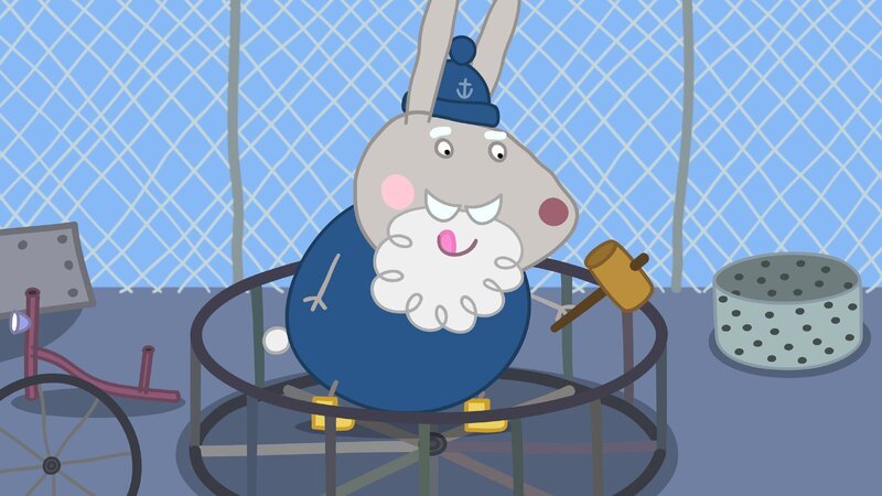 Opi Mümmel fertigt etwas  ganz spezielles für Doktor Hamster an, um ihr zu helfen sich mehr zu bewegen. Sie hat ihm erzählt, dass sie sich wünscht mehr Sport zu machen. – Bild: RTL