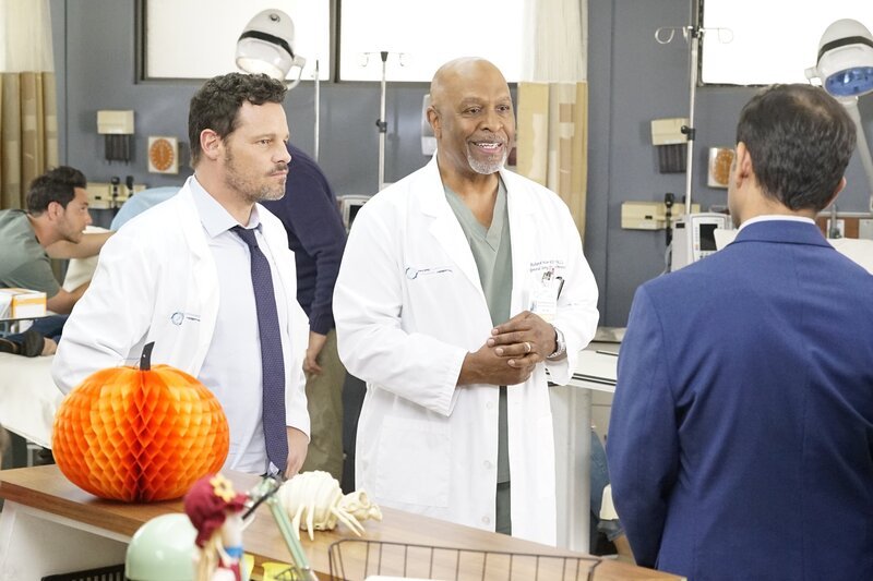 Dr. Alex Karev (Justin Chambers, l.); Dr. Richard Webber (James Pickens jr., r.) – Bild: American Broadcasting Companies, Inc. /​ Kelsey McNeal