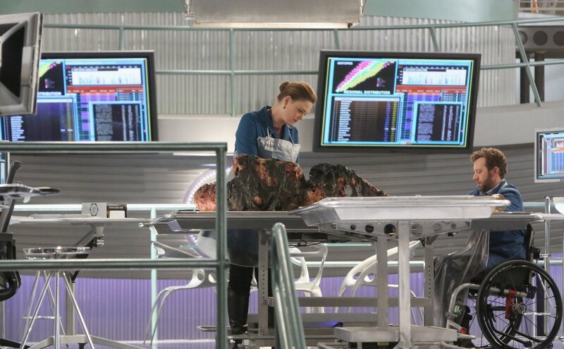 Brennan (Emily Deschanel, l.); Jack (T.J. Thyne, r.) – Bild: ATV2