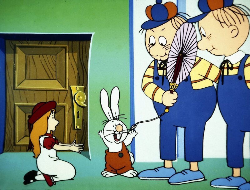 Donny und Dawson folgen Alice und Benny Bunny heimlich ins Wunderland. Benny Bunny möchte unter allen Umständen vermeiden, dass die Herzkönigin davon erfährt. – Bild: ZDF/​Apollo, Wien