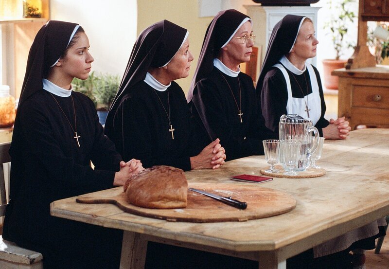 (v.li.): Donia Ben-Jemia (Sr. Gina Gallo), Jutta Speidel (Lotte Albers), Karin Gregorek (Felicitas Meier), Emanuela von Frankenberg (Agnes Schwandt). – Bild: ORF/​Kineos