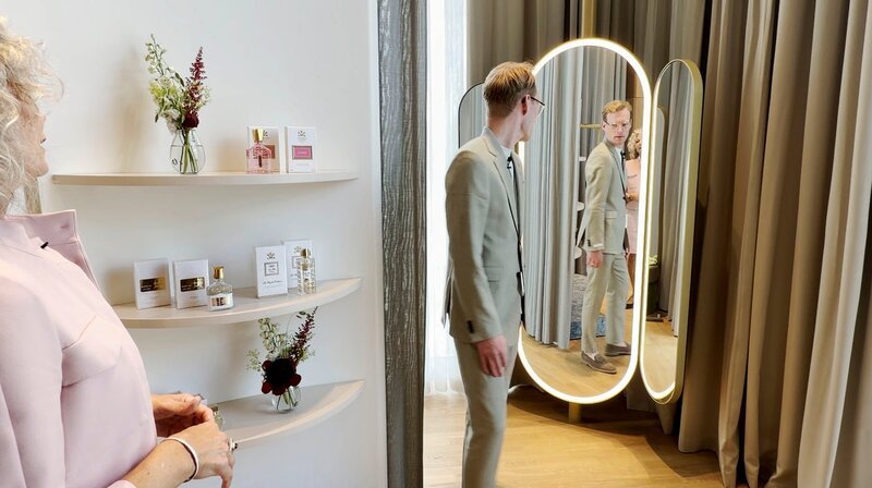 Stilberatung für den Auftritt in der Geschäftswelt. Ist der helle Anzug richtig oder zu overdressed? – Bild: NDR/nonfictionplanet Stilberatung für den Auftritt in der Geschäftswelt. Ist der helle Anzug richtig oder zu overdressed? – Bild: NDR/nonfictionplanet