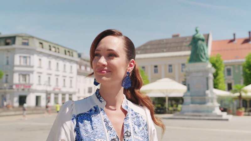 Sasa Schwarzjirg in der Klagenfurter Innenstadt. – Bild: ORF/TV Friends Sasa Schwarzjirg in der Klagenfurter Innenstadt. – Bild: ORF/TV Friends