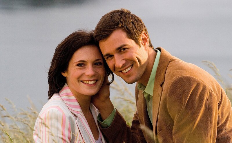 Susanne Berckhemer (Emma Clark), Jochen Schropp (Paul Harrington). – Bild: ORF/​ZDF/​John Ailes