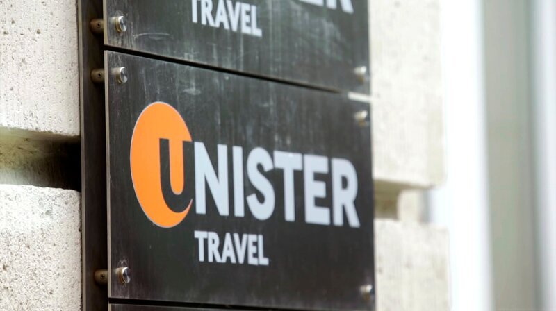 Firmenschild „Unister-Travel“ am Unternehmenssitz in der Leipziger City. Die Firma war eine Tochter von Unister. Zu „Unister Travel“ gehörten u.a. Marken wie ab-in-den-urlaub.de und fluege.de – Bild: MDR