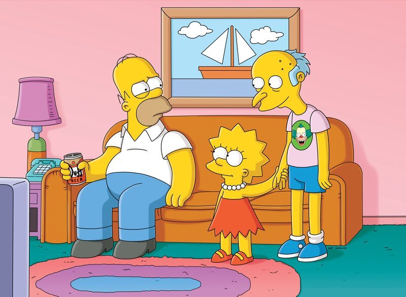 Nach dem Sturz von einer Klippe, verliert Mr. Burns (r.) sein Gedächtnis. Lisa (M.) beschließt, ihm zu helfen, wovon Homer (l.) alles andere als begeistert ist … – Bild: Twentieth Century Fox Film Corporation