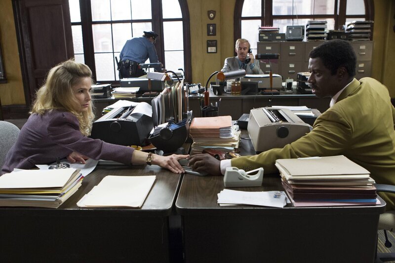Madeline Wuntch (Kyra Sedgwick, l.); Captain Ray Holt (Andre Braugher, r.) – Bild: UNIVERSAL TELEVISION LLC. All rights reserved /​ John Fleenor