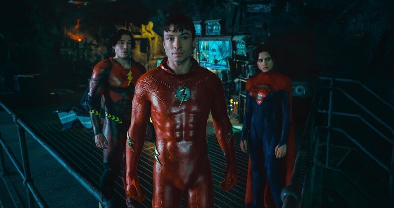 Barry Allen/​The Flash (Ezra Miller), Kara Zor-El /​ Supergirl (Sasha Calle) – Bild: RTL
