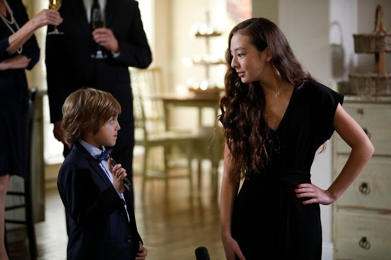 L-R: Joe Pritchett (Jeremy Maguire) und Lily Tucker-Pritchett (Aubrey Anderson-Emmons) – Bild: Raymond Liu /​ ABC /​ American Broadcasting Companies, Inc.