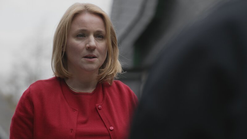 Nadine Haberkorn (Winnie Böwe), die Frau des Bürgermeisters, hat der Beziehung ihrer Tochter mit dem verstorbenen Opfer zunächst keine große Bedeutung beigemessen. – Bild: ZDF und Andreas Bergmann