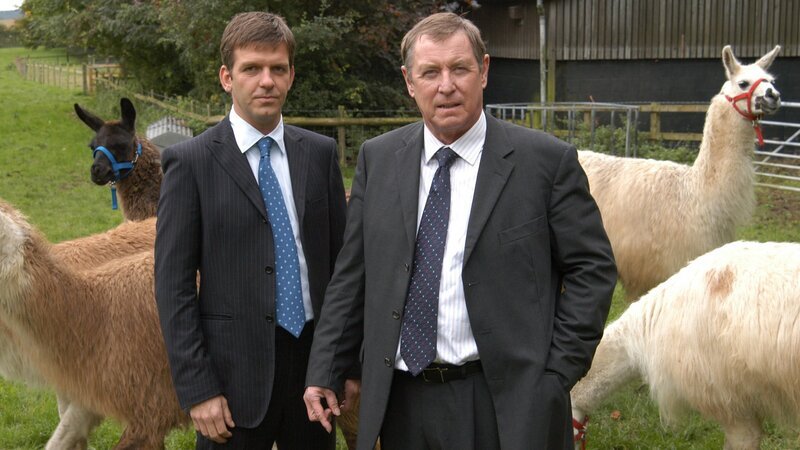 DCI Tom Barnaby (John Nettles, r.) und sein Assistent Ben Jones (Jason Hughes, l.). – Bild: ZDF