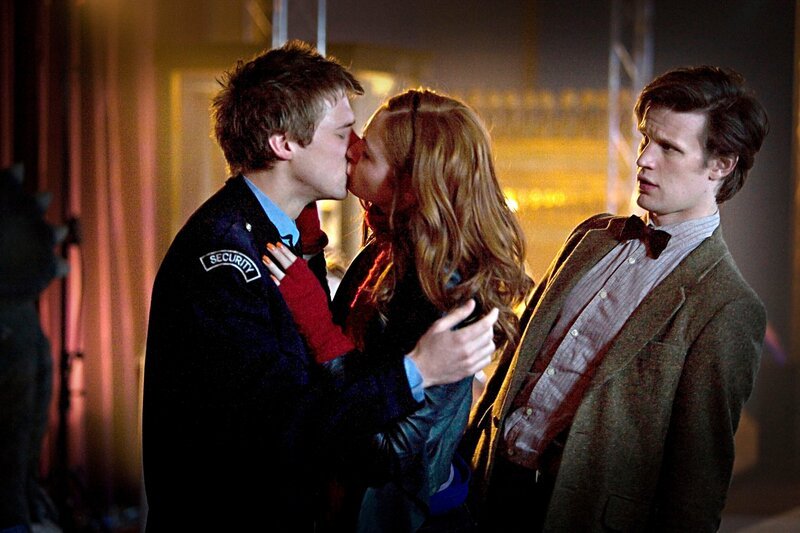 Rory (ARTHUR DARVILL), Amy Pond (KAREN GILLAN), Le Docteur (MATT SMITH) – Bild: position – institut für kommunikation gmbh