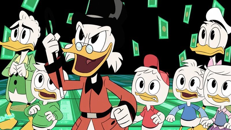L-R: Gladstone Gander, Louie, Scrooge McDuck, Huey, Dewey, Donald Duck and Webby. – Bild: Disney+