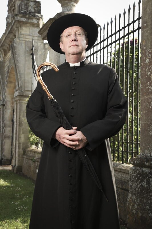 Father Brown (Mark Williams) hat es faustdick hinter den Ohren. – Bild: Gary Moyes