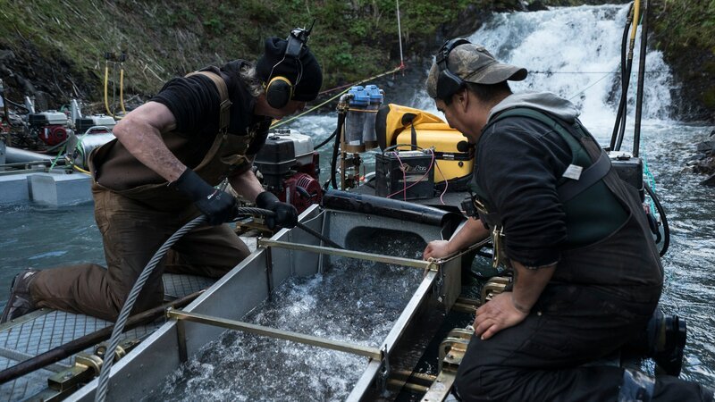 Wes Richardson and Carlos Minor check the sluice box – Bild: Discovery Communications, LLC