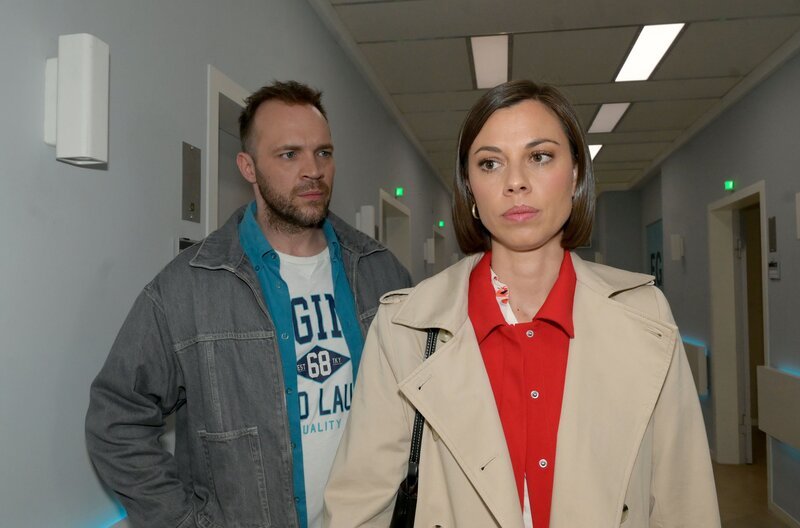 Matilda (Anna-Katharina Fecher) macht das unangemessene Verhalten von Erik (Patrick Heinrich) wütend. – Bild: RTL