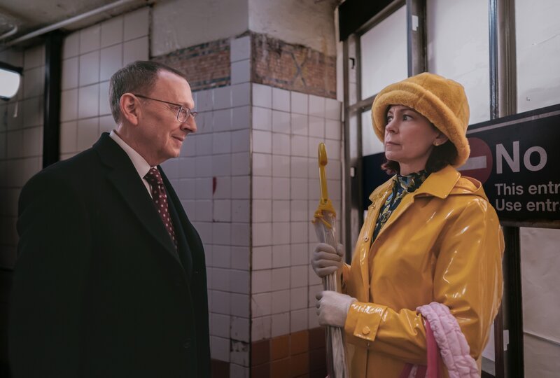 Pictured (L-R): Michael Emerson as Judge Milton Crawford and Carrie Preston as Elsbeth Tascioni – Bild: CBS /​ Michael Parmelee /​ CBS Broadcasting, Inc. All Rights Reserved.