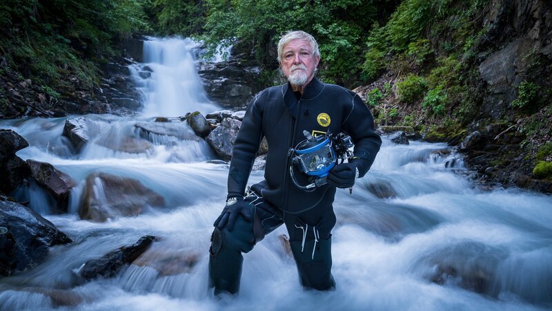 Fred Hurt stood in the creek before his first dive. – Bild: Discovery Communications, LLC