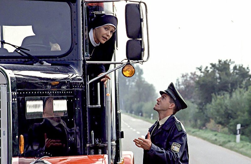 Janina Hartwig (Hanna Jakobi), Lars Weström (Polizist Anton Meier). – Bild: ORF/​Kineos