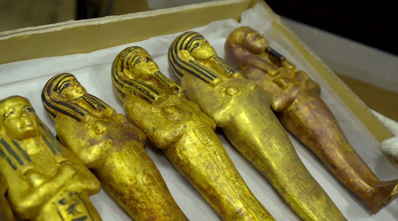 Kairo, Ägypten – Schätze in Tut’s Grab gefunden. – Bild: National Geographic