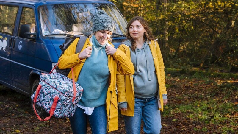 Anja und Valerie – Bild: RTL /​ Martin Rottenkolber