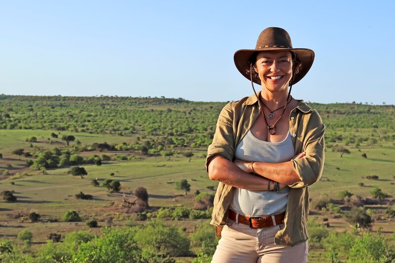 Birgit Peters im den wilden Gebieten Afrikas – Bild: Terra Mater Studios /​ Red Rock Films Int. /​ Wild Web Africa /​ Magdel Vorster