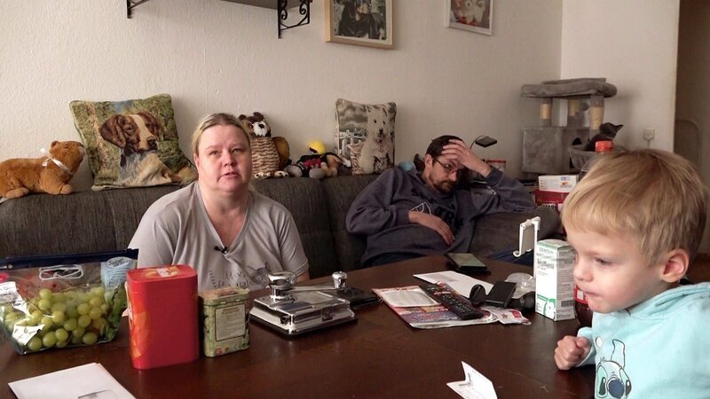 Eigentlich sollte für Sandra und ihre Familie ein neues Leben starten. Doch der Traum vom Eigenheim auf dem Land droht kurz vor dem geplanten Umzug zu scheitern … – Bild: RTLZWEI