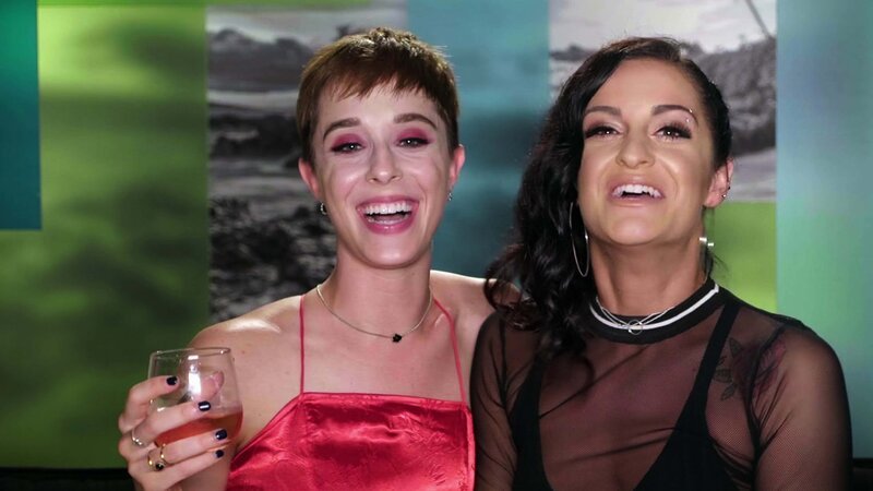 L-R: Paige Cole, Jenna Brown – Bild: ViacomCBS