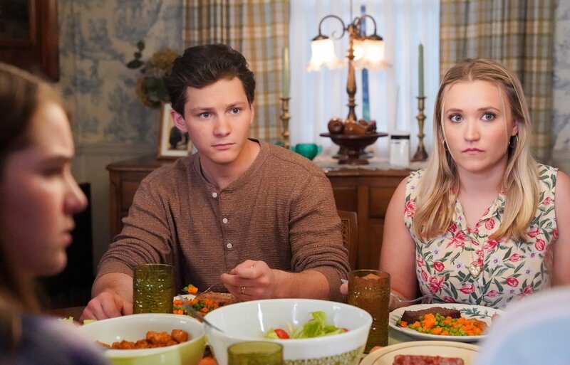 Georgie Cooper (Montana Jordan, l.); Mandy MacAllister (Emily Osment, r.) – Bild: ORF/​PRO7/​Warner/​CBS