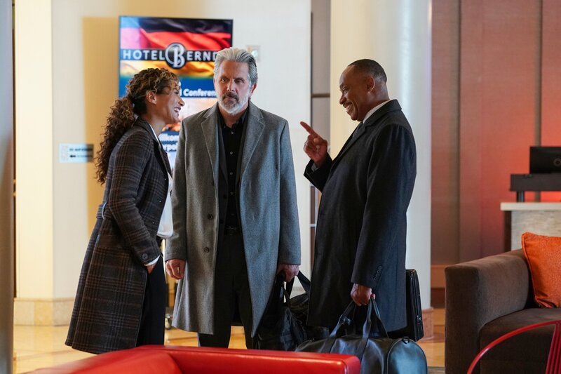 (v.l.n.r.) Lena Paulsen (Marem Hassler); Alden Parker (Gary Cole); Leon Vance (Rocky Carroll) – Bild: CBS Broadcasting, Inc. /​ Michael Yarish