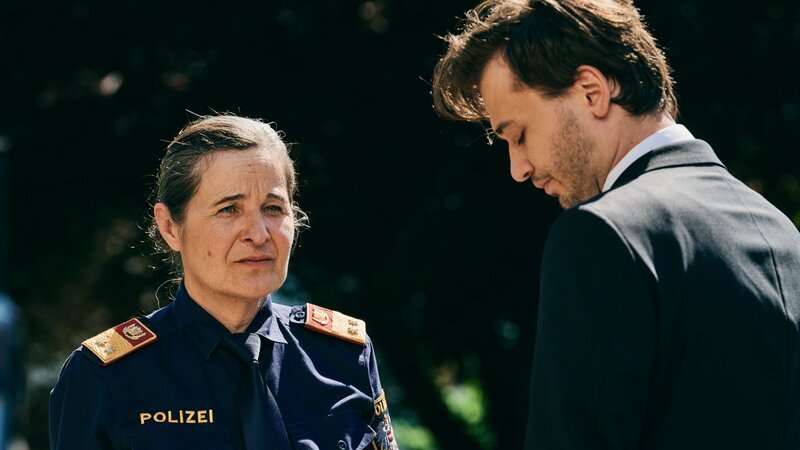 Grete Öller (Maria Hofstätter), Stani (Leonard Stirsky Hädler). – Bild: ORF/​Lotus Film/​Felix Vratny