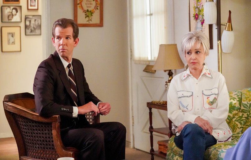 Matt Hobby und Annie Potts. – Bild: ORF/​PRO7/​Warner/​CBS