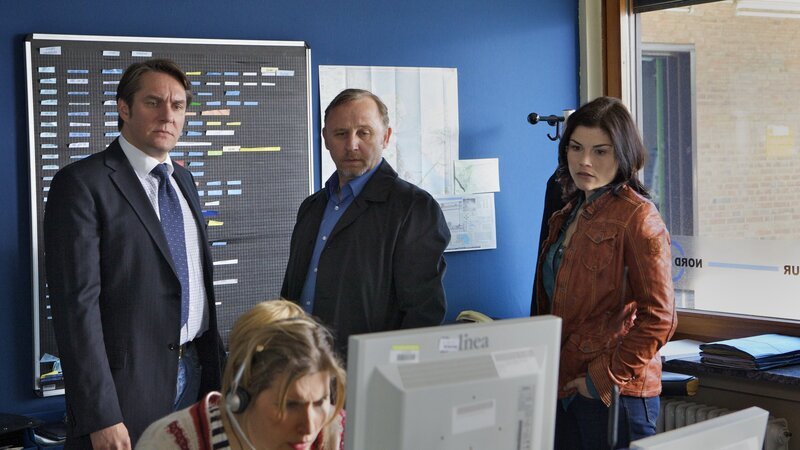 Miriam Dahme (Paula Paul), Jörg Lehmann (Tobias J. Lehmann), Karl Hidde (Alexander Held) und Nina Petersen (Katharina Wackernagel). – Bild: 3sat