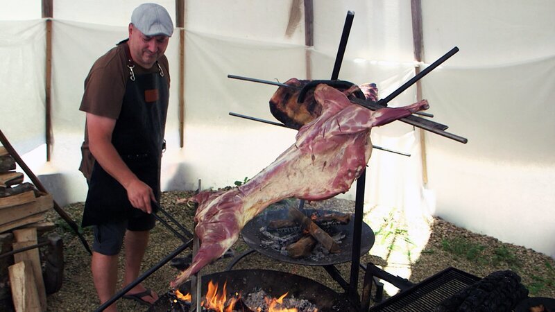 Jäger-Asador Jürgen Kernegger. – Bild: 3sat Jäger-Asador Jürgen Kernegger. – Bild: 3sat