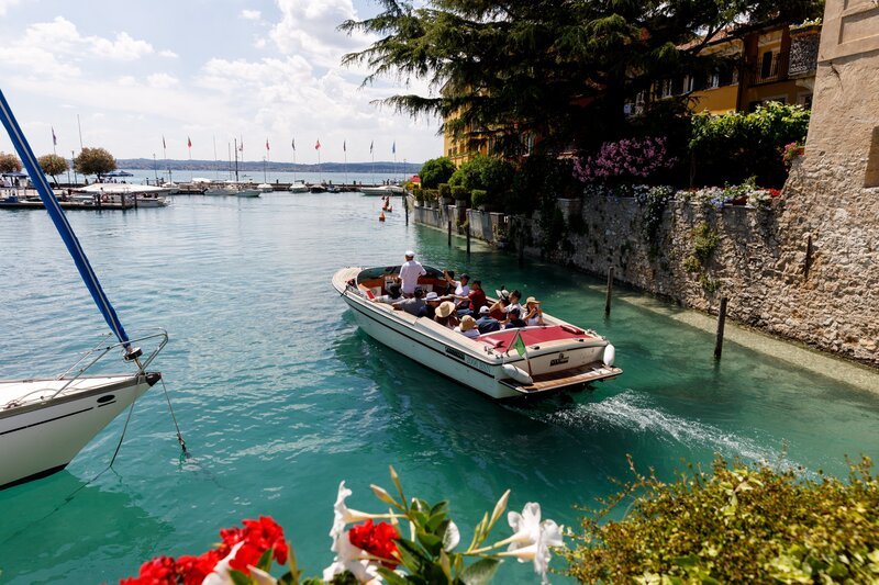 Wassertaxi bei Sirmione. – Bild: Thilo Weimar /​ ZDF