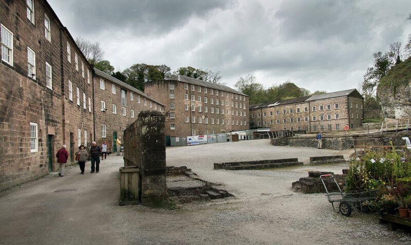 Cromford Mill, Ansicht des Fabrikgeländes. – Bild: ZDF/​SWR/​Schmidt&Paetzel fernsehfilme