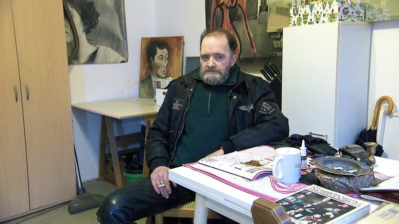 Rentner Klaus lebt von 350 Euro – im Monat. Als ihm dann noch der Geldbeutel samt Bankkarte geklaut und das Konto leergeräumt wird, steht der 67-Jährige vor dem Aus. – Bild: RTLZWEI, UFA SHOW & FACTUAL