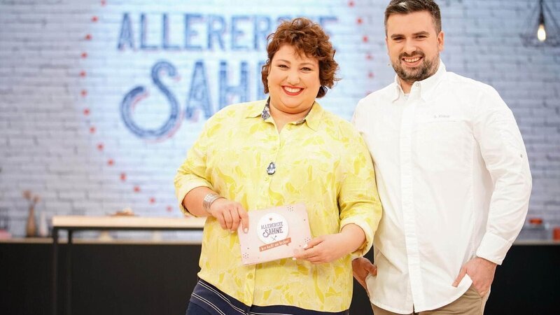Moderatorin Meltem Kaptan und Experte Sebastian Kraus – Bild: RTL /​ Stefan Gregorowius