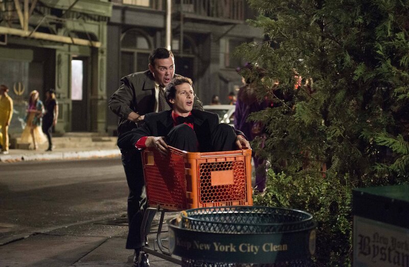 Charles Boyle (Joe Lo Truglio, l.); Jake Peralta (Andy Samberg, r.) – Bild: Eddy Chen