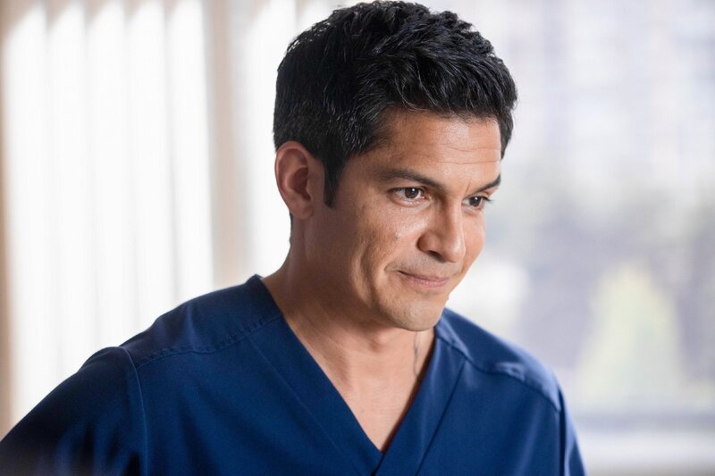Dr. Neil Melendez (Nicholas Gonzalez) – Bild: American Broadcasting Companies, /​ Jack Rowand/​ABC/​Sony Pictures Te /​ Letzte Worte
