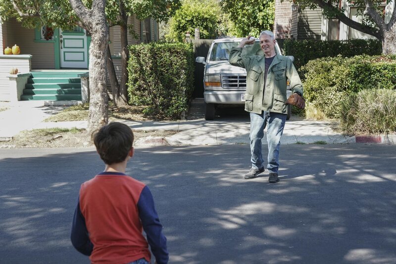 Phineas (Jack Fisher, l.); Leroy Jethro Gibbs (Mark Harmon, r.) – Bild: CBS Broadcasting, Inc. /​ Sonja Flemming