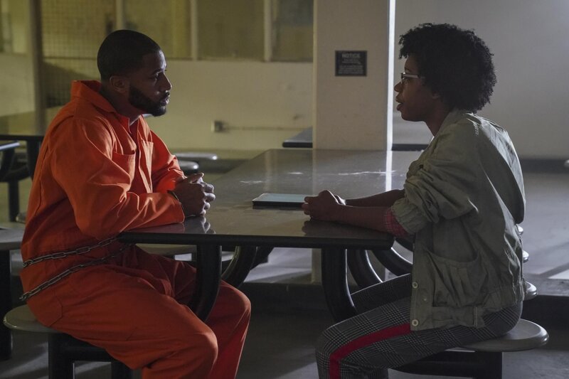 Dante Brown (Devale Ellis, l.); Kasie Hines (Diona Reasonover, r.) – Bild: CBS Broadcasting, Inc. /​ Michael Yarish