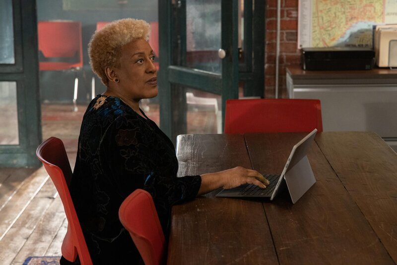 Dr. Loretta Wade (CCH Pounder) – Bild: CBS Broadcasting Inc.