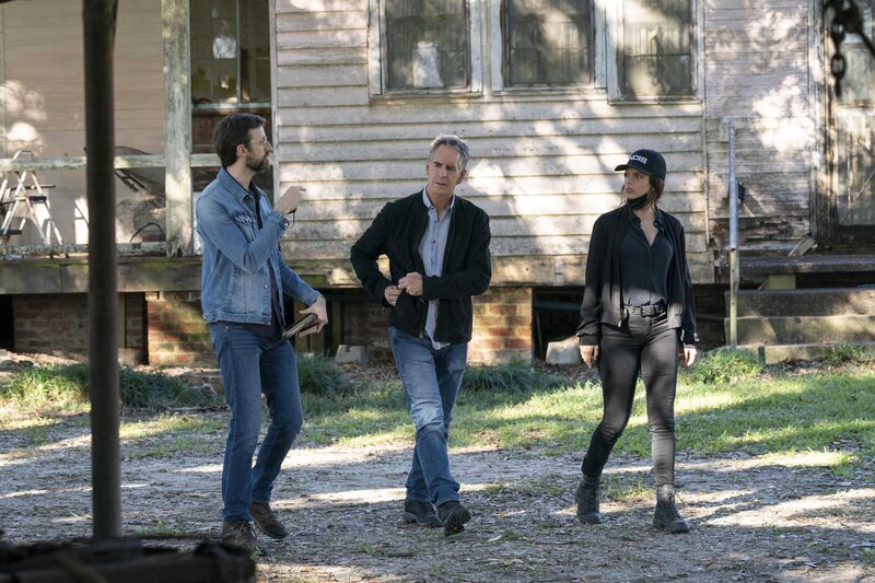 (v.l.n.r.) Sebastian Lund (Rob Kerkovich); Dwayne Pride (Scott Bakula); Tammy Gregorio (Vanessa Ferlito) – Bild: CBS Broadcasting Inc. /​ Sam Lothridge